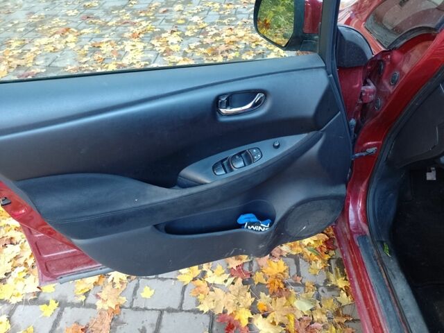 Червоний Ніссан Ліф, об'ємом двигуна 0 л та пробігом 100 тис. км за 4700 $, фото 8 на Automoto.ua