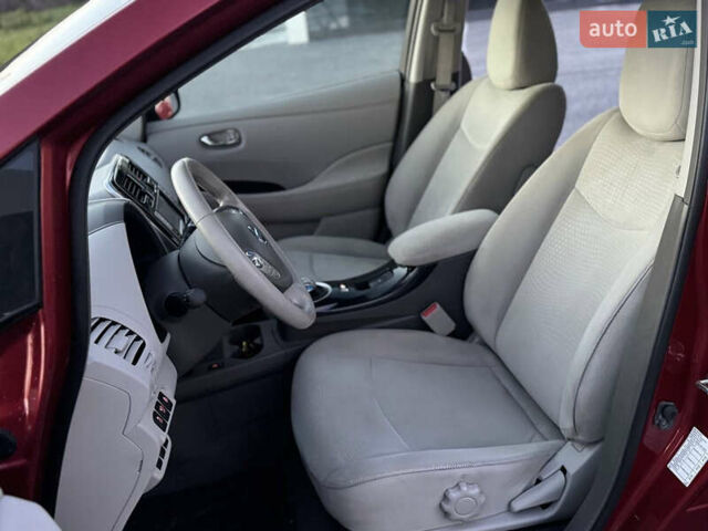 Красный Ниссан Лиф, объемом двигателя 0 л и пробегом 95 тыс. км за 5400 $, фото 5 на Automoto.ua