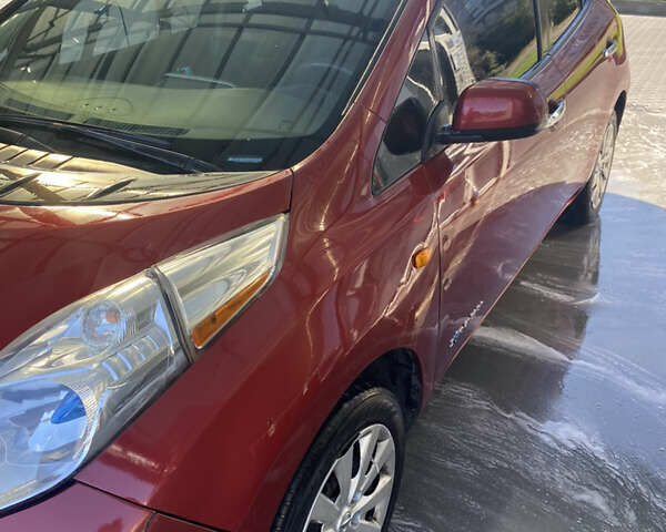 Красный Ниссан Лиф, объемом двигателя 0 л и пробегом 159 тыс. км за 5300 $, фото 5 на Automoto.ua