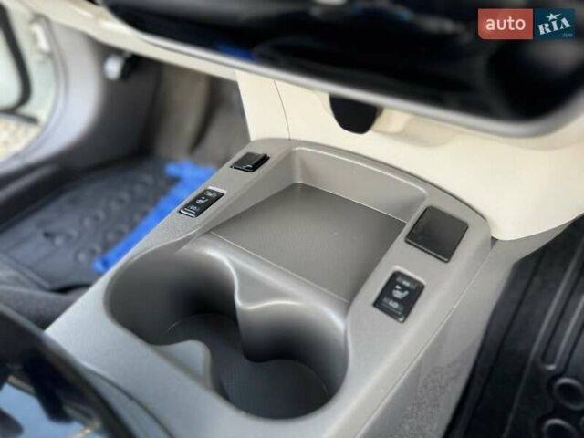 Червоний Ніссан Ліф, об'ємом двигуна 0 л та пробігом 90 тис. км за 5999 $, фото 33 на Automoto.ua