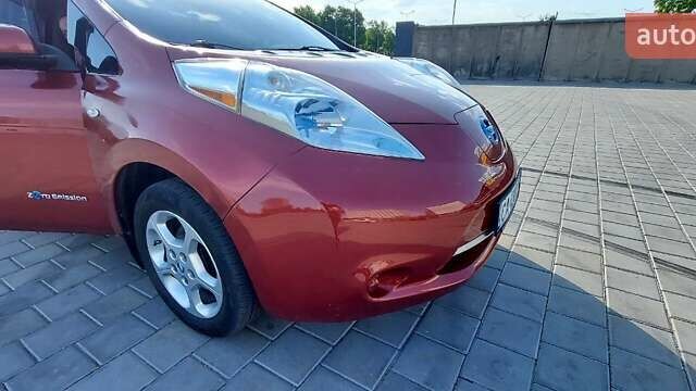 Красный Ниссан Лиф, объемом двигателя 0 л и пробегом 195 тыс. км за 8100 $, фото 7 на Automoto.ua