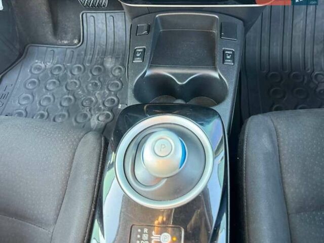 Красный Ниссан Лиф, объемом двигателя 0 л и пробегом 149 тыс. км за 7500 $, фото 17 на Automoto.ua