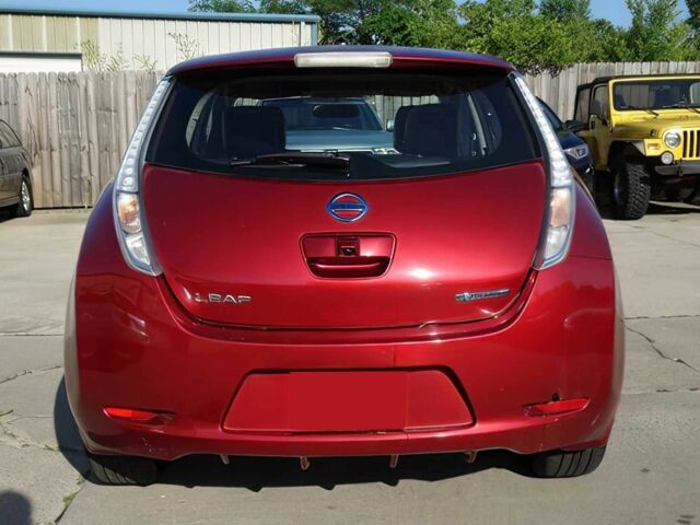 Красный Ниссан Лиф, объемом двигателя 0 л и пробегом 85 тыс. км за 4700 $, фото 5 на Automoto.ua