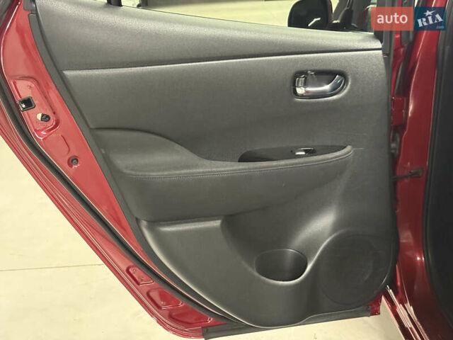 Красный Ниссан Лиф, объемом двигателя 0 л и пробегом 153 тыс. км за 6900 $, фото 51 на Automoto.ua