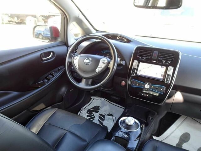 Красный Ниссан Лиф, объемом двигателя 0 л и пробегом 85 тыс. км за 4700 $, фото 11 на Automoto.ua