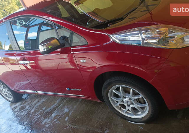 Красный Ниссан Лиф, объемом двигателя 0 л и пробегом 136 тыс. км за 8800 $, фото 16 на Automoto.ua