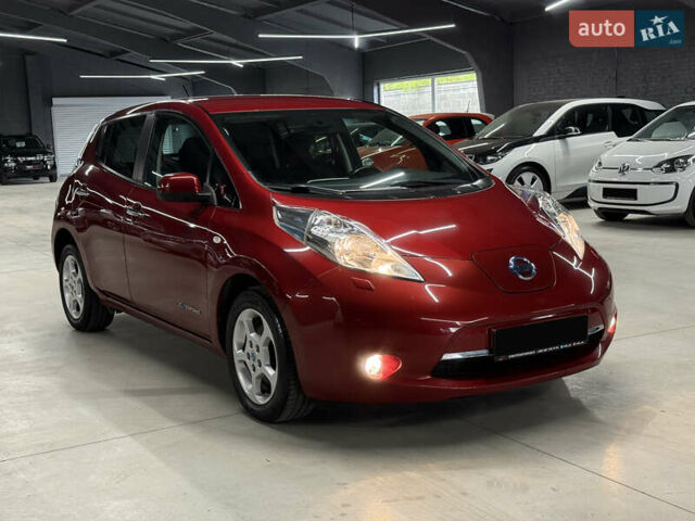 Красный Ниссан Лиф, объемом двигателя 0 л и пробегом 153 тыс. км за 6900 $, фото 14 на Automoto.ua