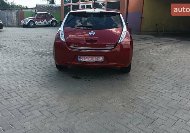 Красный Ниссан Лиф, объемом двигателя 0 л и пробегом 136 тыс. км за 8800 $, фото 22 на Automoto.ua