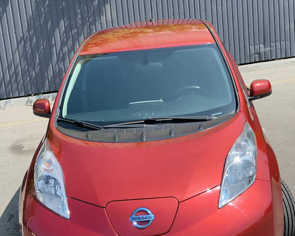 Красный Ниссан Лиф, объемом двигателя 0 л и пробегом 130 тыс. км за 8100 $, фото 8 на Automoto.ua