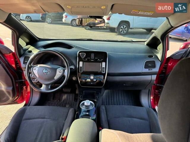 Красный Ниссан Лиф, объемом двигателя 0 л и пробегом 149 тыс. км за 7500 $, фото 14 на Automoto.ua