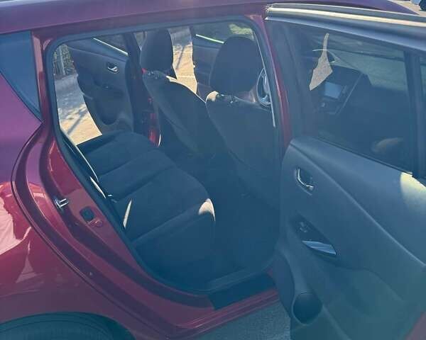 Красный Ниссан Лиф, объемом двигателя 0 л и пробегом 149 тыс. км за 7500 $, фото 8 на Automoto.ua