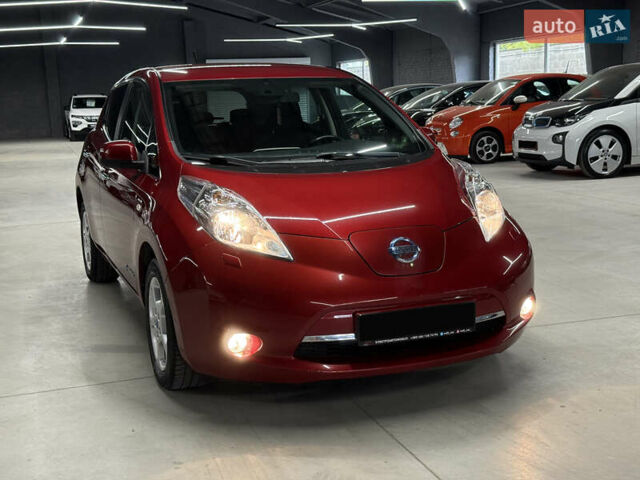 Красный Ниссан Лиф, объемом двигателя 0 л и пробегом 153 тыс. км за 6900 $, фото 13 на Automoto.ua