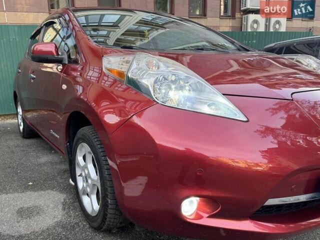 Красный Ниссан Лиф, объемом двигателя 0 л и пробегом 165 тыс. км за 7100 $, фото 2 на Automoto.ua