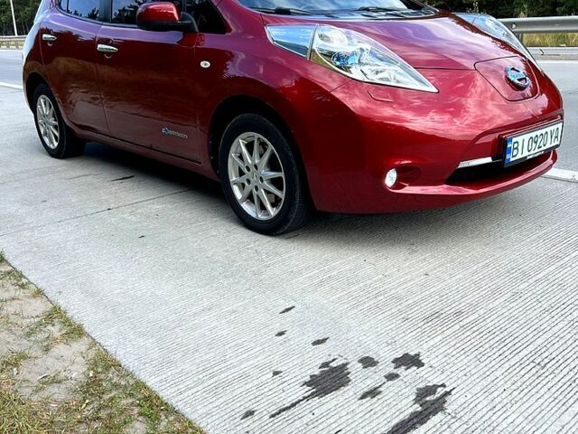 Красный Ниссан Лиф, объемом двигателя 0 л и пробегом 129 тыс. км за 7200 $, фото 5 на Automoto.ua