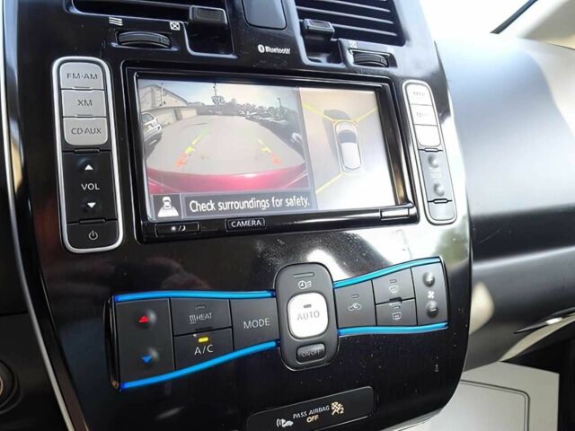 Красный Ниссан Лиф, объемом двигателя 0 л и пробегом 85 тыс. км за 4700 $, фото 10 на Automoto.ua