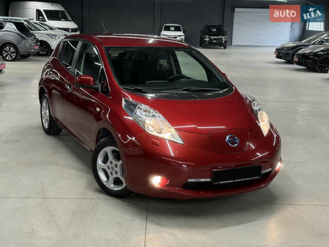 Красный Ниссан Лиф, объемом двигателя 0 л и пробегом 153 тыс. км за 6900 $, фото 2 на Automoto.ua