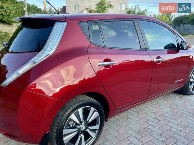 Ниссан Лиф 2014 в Виннице на Automoto.ua Красный Ниссан Лиф, объемом двигателя 0 л и пробегом 114 тыс. км за 6950 $, фото 5 на Automoto.ua