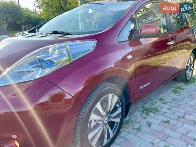 Ниссан Лиф 2014 в Виннице на Automoto.ua Красный Ниссан Лиф, объемом двигателя 0 л и пробегом 114 тыс. км за 6950 $, фото 1 на Automoto.ua