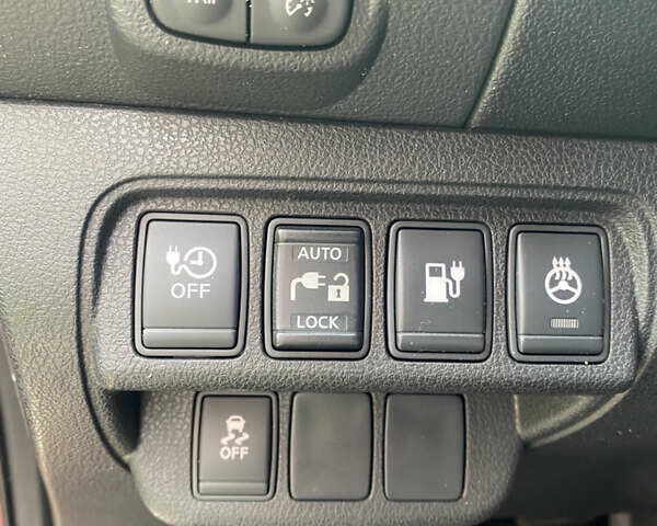 Красный Ниссан Лиф, объемом двигателя 0 л и пробегом 108 тыс. км за 5999 $, фото 20 на Automoto.ua