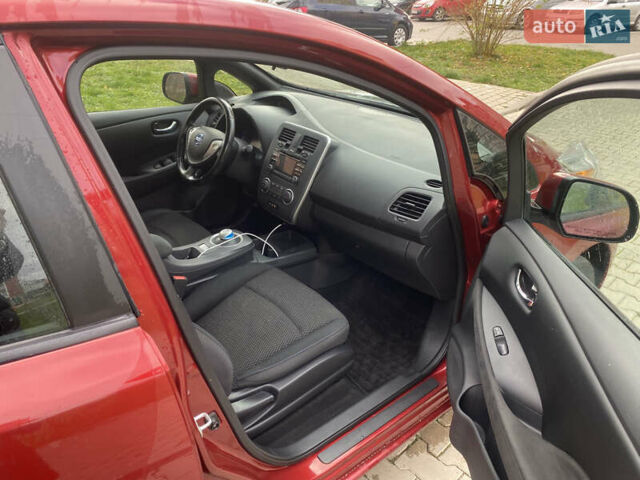 Красный Ниссан Лиф, объемом двигателя 0 л и пробегом 108 тыс. км за 5999 $, фото 4 на Automoto.ua