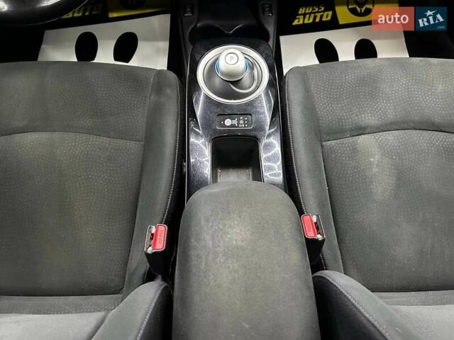 Красный Ниссан Лиф, объемом двигателя 0 л и пробегом 93 тыс. км за 7100 $, фото 11 на Automoto.ua