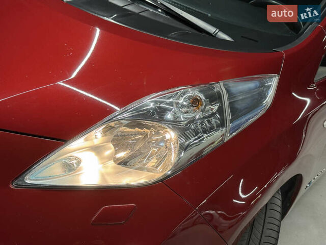 Красный Ниссан Лиф, объемом двигателя 0 л и пробегом 153 тыс. км за 6900 $, фото 6 на Automoto.ua