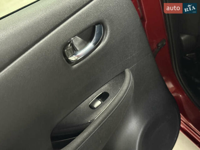 Красный Ниссан Лиф, объемом двигателя 0 л и пробегом 153 тыс. км за 6900 $, фото 52 на Automoto.ua