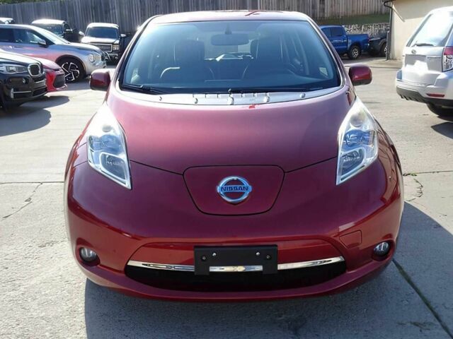 Красный Ниссан Лиф, объемом двигателя 0 л и пробегом 85 тыс. км за 4700 $, фото 1 на Automoto.ua