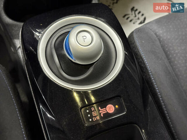 Красный Ниссан Лиф, объемом двигателя 0 л и пробегом 153 тыс. км за 6900 $, фото 82 на Automoto.ua