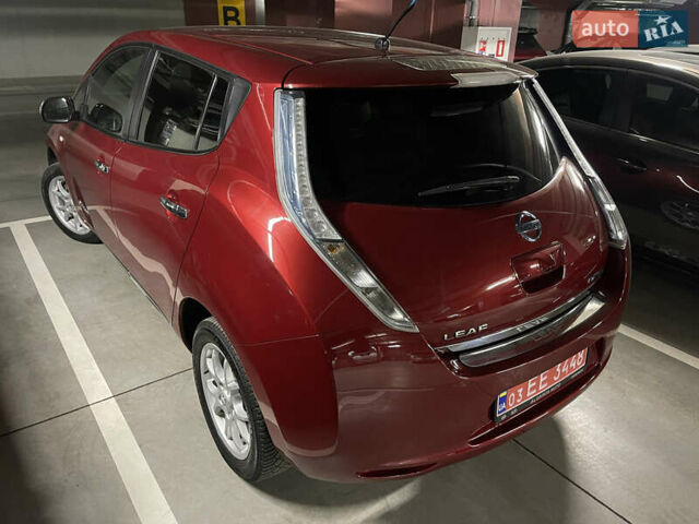 Красный Ниссан Лиф, объемом двигателя 0 л и пробегом 136 тыс. км за 8800 $, фото 7 на Automoto.ua