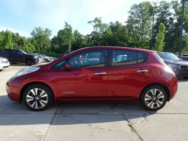 Красный Ниссан Лиф, объемом двигателя 0 л и пробегом 85 тыс. км за 4700 $, фото 3 на Automoto.ua