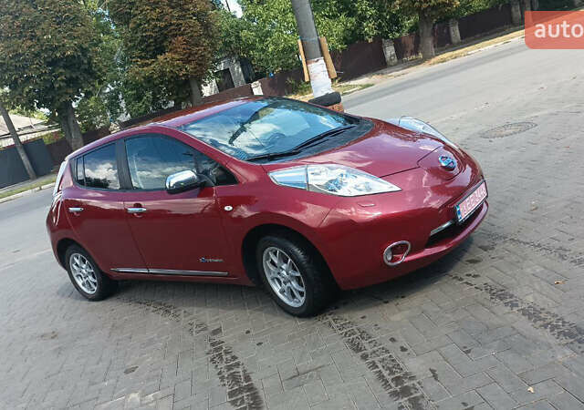 Красный Ниссан Лиф, объемом двигателя 0 л и пробегом 136 тыс. км за 8800 $, фото 1 на Automoto.ua