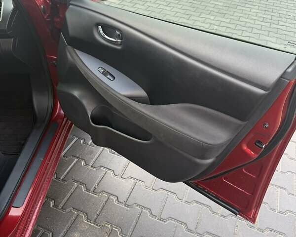 Красный Ниссан Лиф, объемом двигателя 0 л и пробегом 129 тыс. км за 6300 $, фото 23 на Automoto.ua