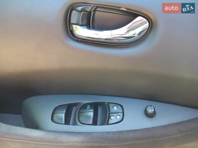 Красный Ниссан Лиф, объемом двигателя 0 л и пробегом 148 тыс. км за 6800 $, фото 1 на Automoto.ua