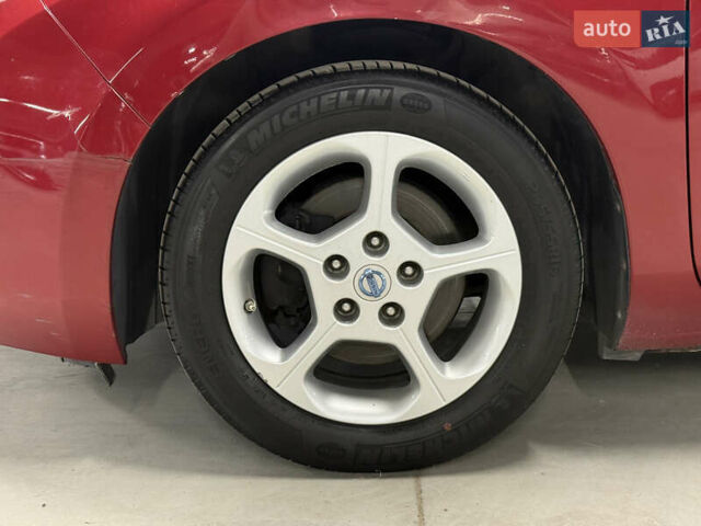 Красный Ниссан Лиф, объемом двигателя 0 л и пробегом 153 тыс. км за 6900 $, фото 18 на Automoto.ua