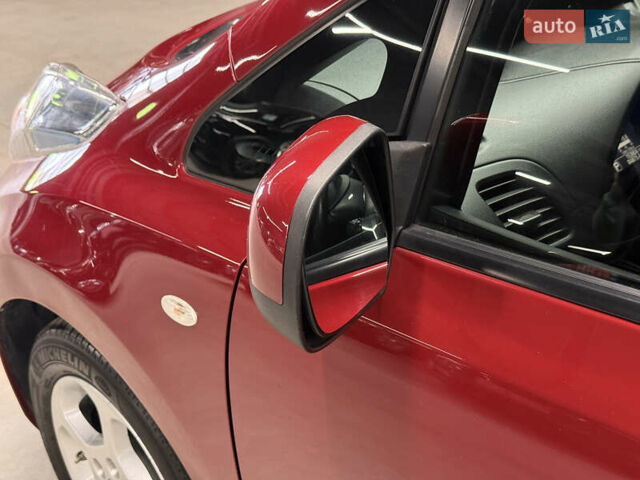 Красный Ниссан Лиф, объемом двигателя 0 л и пробегом 153 тыс. км за 6900 $, фото 29 на Automoto.ua