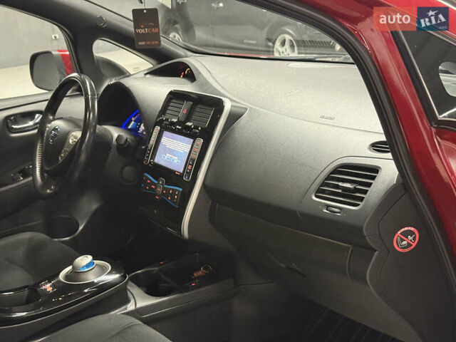 Красный Ниссан Лиф, объемом двигателя 0 л и пробегом 153 тыс. км за 6900 $, фото 64 на Automoto.ua