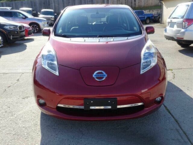 Красный Ниссан Лиф, объемом двигателя 0 л и пробегом 90 тыс. км за 6200 $, фото 1 на Automoto.ua