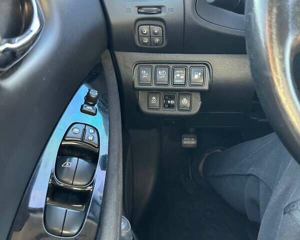 Красный Ниссан Лиф, объемом двигателя 0 л и пробегом 149 тыс. км за 7500 $, фото 18 на Automoto.ua