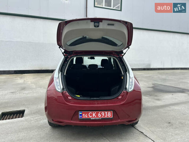 Красный Ниссан Лиф, объемом двигателя 0 л и пробегом 90 тыс. км за 6800 $, фото 6 на Automoto.ua