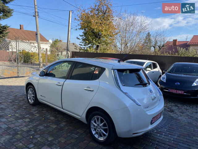 Ниссан Лиф 2014 в Черновцах на Automoto.ua Красный Ниссан Лиф, объемом двигателя 0 л и пробегом 125 тыс. км за 6290 $, фото 1 на Automoto.ua