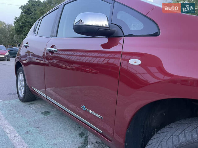 Красный Ниссан Лиф, объемом двигателя 0 л и пробегом 136 тыс. км за 8800 $, фото 2 на Automoto.ua