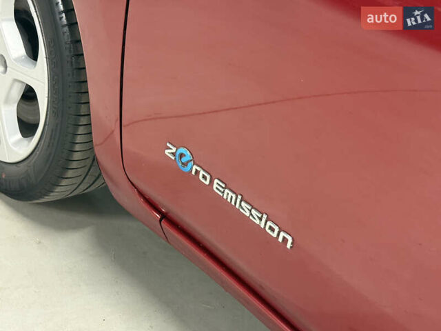 Красный Ниссан Лиф, объемом двигателя 0 л и пробегом 153 тыс. км за 6900 $, фото 19 на Automoto.ua