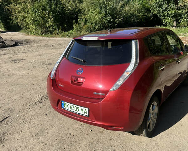 Красный Ниссан Лиф, объемом двигателя 0 л и пробегом 144 тыс. км за 6500 $, фото 5 на Automoto.ua