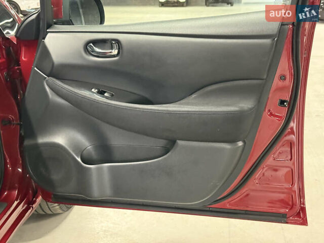 Красный Ниссан Лиф, объемом двигателя 0 л и пробегом 153 тыс. км за 6900 $, фото 65 на Automoto.ua