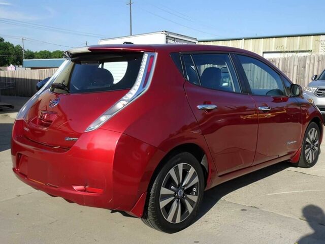 Красный Ниссан Лиф, объемом двигателя 0 л и пробегом 85 тыс. км за 4700 $, фото 4 на Automoto.ua