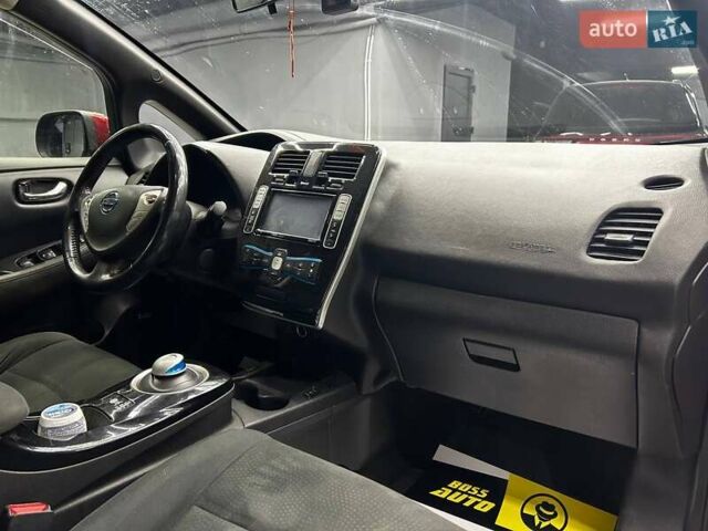 Красный Ниссан Лиф, объемом двигателя 0 л и пробегом 93 тыс. км за 7100 $, фото 8 на Automoto.ua