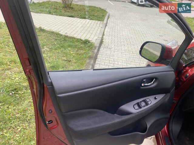 Красный Ниссан Лиф, объемом двигателя 0 л и пробегом 108 тыс. км за 5999 $, фото 18 на Automoto.ua
