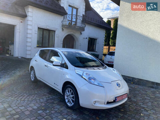 Ниссан Лиф 2014 в Черновцах на Automoto.ua Красный Ниссан Лиф, объемом двигателя 0 л и пробегом 125 тыс. км за 6290 $, фото 4 на Automoto.ua