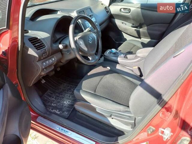 Красный Ниссан Лиф, объемом двигателя 0 л и пробегом 148 тыс. км за 6800 $, фото 7 на Automoto.ua